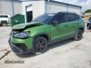 ✅ 2025 Volkswagen Taos SE Black • VIN: 3VV3C7B22SM039105 • Lot: 68576585. Wystawiony na Copart z przebiegiem 1 165 mil. Bezpłatny archiwum sprzedaży aukcyjnych z USA i szczegółowy raport historii pojazdu na DreamBid. Zdjęcie 1.