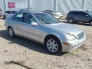 ✅ 2001 Mercedes-Benz C 230/260/280/320 • VIN: WDBRF61J71F080734 • Lot: 41869908. Wystawiony na IAAI z przebiegiem 274 574 mil. Bezpłatny archiwum sprzedaży aukcyjnych z USA i szczegółowy raport historii pojazdu na DreamBid. Zdjęcie 1.