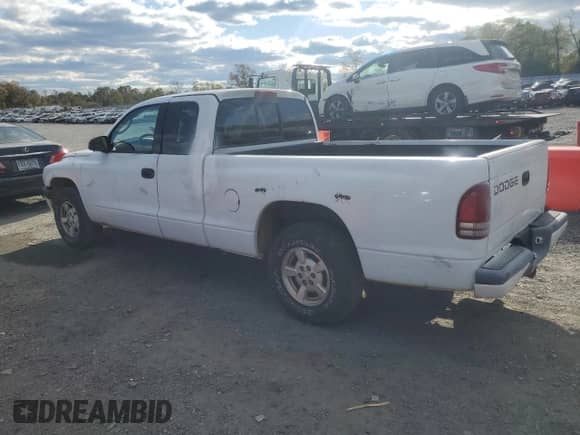 2001 Dodge Dakota z VIN 1B7GL22X21S162973, wystawiony jako Copart lot #76419754 z przebiegiem 135 707 mil mil oraz Czysty tytuł • Clean title. Historia ofert i sprzedaży dostępna na DreamBid. Obrazek 2.