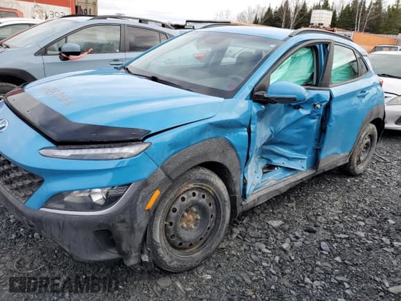 ✅ 2022 Hyundai Kona Essential • VIN: KM8K1CAB6NU764552 • Лот: 51578055. Опубликован ранее на Copart с пробегом Не указан. Бесплатный доступ к архиву аукционных продаж из США и подробный отчёт об истории автомобиля на DreamBid. Изображение 1.