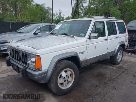 ✅ 1991 Jeep Cherokee • VIN: 1J4FJ58S3ML563620 • Lot: 42131093. Listed on IAAI with 198,942 mi. Free auction sales archive from the USA and detailed vehicle history report at DreamBid. Image 2.