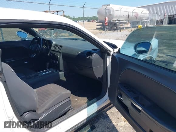 ✅ 2012 Dodge Challenger SXT • VIN: 2C3CDYAG6CH180259 • Lot: 39769174. Wystawiony na IAAI z przebiegiem 162 832 mil. Bezpłatny archiwum sprzedaży aukcyjnych z USA i szczegółowy raport historii pojazdu na DreamBid. Zdjęcie 5.