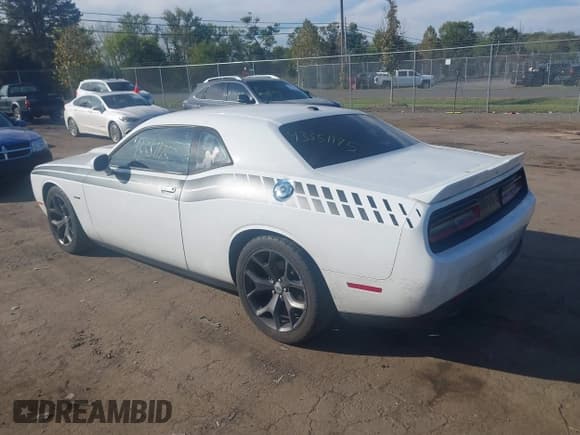 ✅ 2019 Dodge Challenger R/T • VIN: 2C3CDZBTXKH606390 • Lot: 43351175. Wystawiony na IAAI z przebiegiem 105 666 mil. Bezpłatny archiwum sprzedaży aukcyjnych z USA i szczegółowy raport historii pojazdu na DreamBid. Zdjęcie 3.