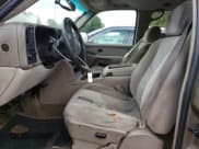 ✅ 2003 Chevrolet Suburban Z71 • VIN: 1GNFK16T23J106063 • Лот: 58221115. Опубликован ранее на Copart с пробегом 221 496 миль. Бесплатный доступ к архиву аукционных продаж из США и подробный отчёт об истории автомобиля на DreamBid. Изображение 7.