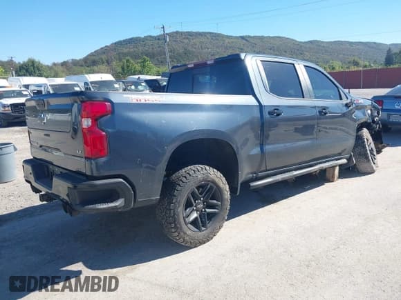 ✅ 2021 Chevrolet Silverado 1500 LT Trail Boss • VIN: 1GCPYFED9MZ355983 • Lot: 43345360. Wystawiony na IAAI z przebiegiem 94 150 mil. Bezpłatny archiwum sprzedaży aukcyjnych z USA i szczegółowy raport historii pojazdu na DreamBid. Zdjęcie 4.