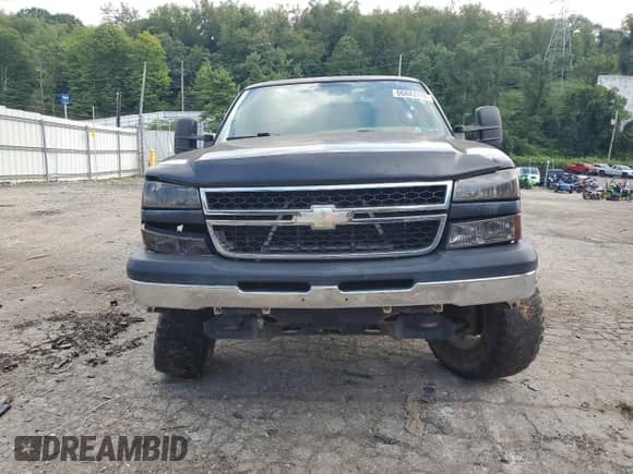 2006 Chevrolet Silverado 1500 LS z VIN 1GCEK19V36Z193687, wystawiony jako Copart lot #66843104 z przebiegiem 202 432 mil mil oraz Czysty tytuł • Clean title. Historia ofert i sprzedaży dostępna na DreamBid. Obrazek 5.