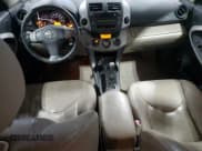 ✅ 2008 Toyota RAV4 Limited • VIN: JTMBK31V486045353 • Lot: 91385475. Wystawiony na Copart z przebiegiem 225 399 mil. Bezpłatny archiwum sprzedaży aukcyjnych z USA i szczegółowy raport historii pojazdu na DreamBid. Zdjęcie 8.