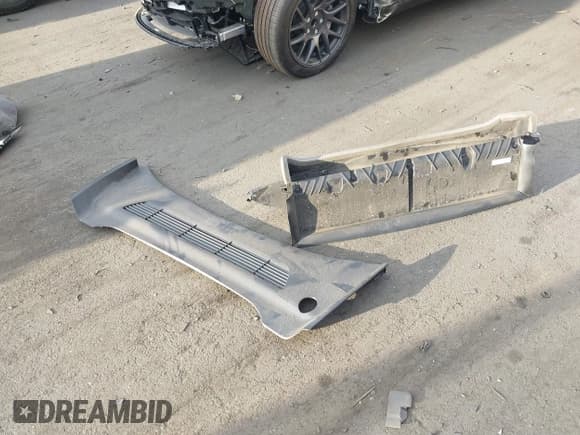 ✅ 2025 Tesla Model Y Long Range • VIN: 7SAYGDED2SF230664 • Лот: 43237405. Опубликован ранее на IAAI с пробегом Не указан. Бесплатный доступ к архиву аукционных продаж из США и подробный отчёт об истории автомобиля на DreamBid. Изображение 12.