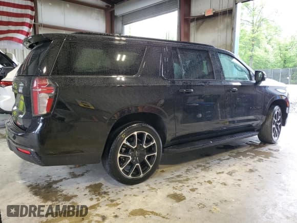 ✅ 2022 Chevrolet Suburban RST • VIN: 1GNSKEKD0NR339979 • Lot: 57858355. Listed on Copart with 20,359 mi. Free auction sales archive from the USA and detailed vehicle history report at DreamBid. Image 3.