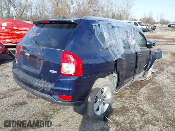 ✅ 2013 Jeep Compass Latitude • VIN: 1C4NJDEB4DD261764 • Лот: 40686066. Опубликован ранее на IAAI с пробегом Не указан. Бесплатный доступ к архиву аукционных продаж из США и подробный отчёт об истории автомобиля на DreamBid. Изображение 4.