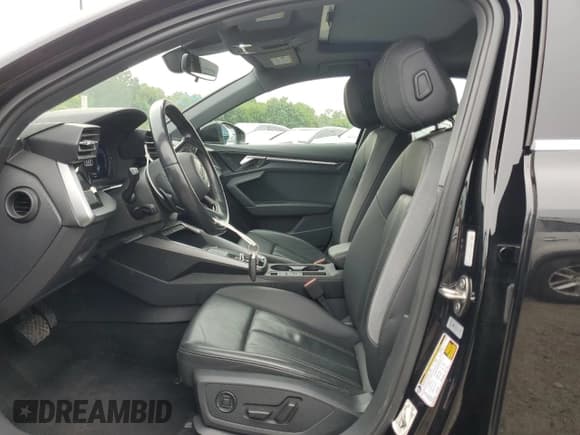 ✅ 2022 Audi A3 Premium • VIN: WAUAUDGY1NA037407 • Lot: 67620165. Wystawiony na Copart z przebiegiem 70 952 mil. Bezpłatny archiwum sprzedaży aukcyjnych z USA i szczegółowy raport historii pojazdu na DreamBid. Zdjęcie 7.