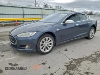 ✅ 2015 Tesla Model S 85D • VIN: 5YJSA1H21FFP74561 • Лот: 94565865. Опубликован ранее на Copart с пробегом 160 090 миль. Бесплатный доступ к архиву аукционных продаж из США и подробный отчёт об истории автомобиля на DreamBid. Изображение 1.