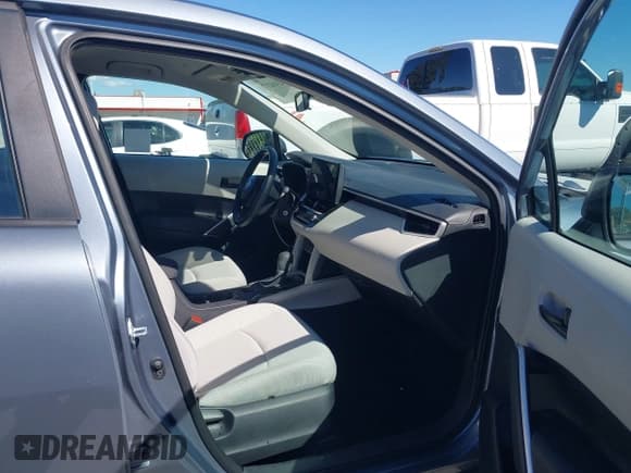 ✅ 2024 Toyota Corolla Cross L • VIN: 7MUAAAAG1RV115600 • Lot: 43462276. Wystawiony na IAAI z przebiegiem 18 891 mil. Bezpłatny archiwum sprzedaży aukcyjnych z USA i szczegółowy raport historii pojazdu na DreamBid. Zdjęcie 5.