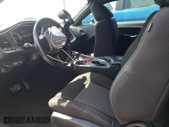 ✅ 2020 Dodge Challenger SXT • VIN: 2C3CDZAG2LH146454 • Lot: 53880494. Wystawiony na Copart z przebiegiem 51 708 mil. Bezpłatny archiwum sprzedaży aukcyjnych z USA i szczegółowy raport historii pojazdu na DreamBid. Zdjęcie 7.