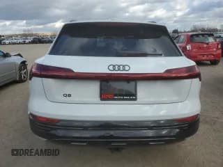 ✅ 2024 Audi Q8 e-tron Premium • VIN: WA14ABGEXRB041355 • Лот: 79404004. Опубликован ранее на Copart с пробегом 19 721 миль. Бесплатный доступ к архиву аукционных продаж из США и подробный отчёт об истории автомобиля на DreamBid. Изображение 6.