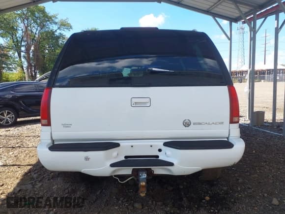 ✅ 1999 Cadillac Escalade • VIN: 1GYEK13R1XR400374 • Lot: 43147238. Wystawiony na IAAI z przebiegiem 102 976 mil. Bezpłatny archiwum sprzedaży aukcyjnych z USA i szczegółowy raport historii pojazdu na DreamBid. Zdjęcie 16.