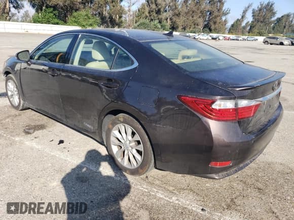 ✅ 2013 Lexus ES 300h • VIN: JTHBW1GG6D2008841 • Lot: 65983345. Wystawiony na Copart z przebiegiem 152 167 mil. Bezpłatny archiwum sprzedaży aukcyjnych z USA i szczegółowy raport historii pojazdu na DreamBid. Zdjęcie 2.