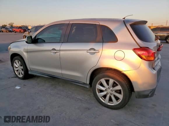 2014 Mitsubishi Outlander ES с VIN 4A4AR3AU6EE021127, выставлен на аукционе Copart как лот 49432625 с пробегом Не указан миль и Списание • Salvage title. История ставок и продаж доступна на DreamBid. Изображение 2.