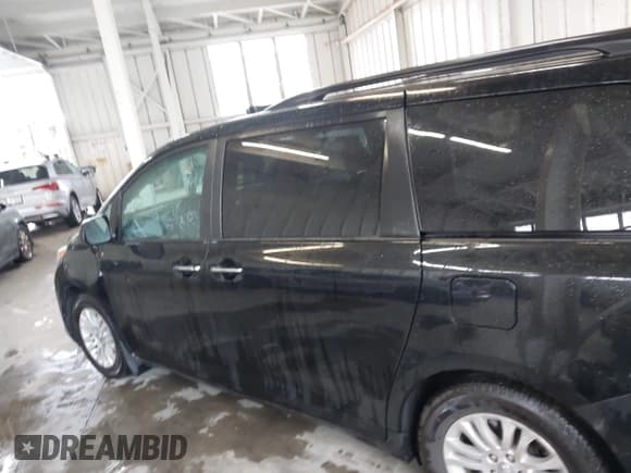 ✅ 2017 Toyota Sienna XLE Auto Access Seat • VIN: 5TDYZ3DCXHS812364 • Lot: 42902791. Listed on IAAI with 153,979 mi. Free auction sales archive from the USA and detailed vehicle history report at DreamBid. Image 14.