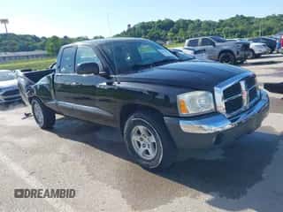 2005 Dodge Dakota SLT z VIN 1D7HW42N25S177569, wystawiony jako IAAI lot #42327252 z przebiegiem 88 259 mil mil oraz . Historia ofert i sprzedaży dostępna na DreamBid. Obrazek 1.