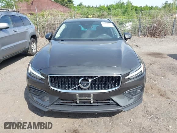 ✅ 2021 Volvo V60 • VIN: YV4102WK1M1071620 • Lot: 42354999. Wystawiony na IAAI z przebiegiem 48 332 mil. Bezpłatny archiwum sprzedaży aukcyjnych z USA i szczegółowy raport historii pojazdu na DreamBid. Zdjęcie 12.