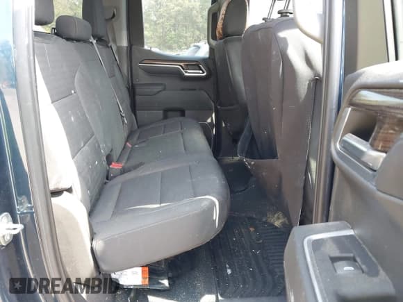 ✅ 2022 Chevrolet Silverado 1500 LT • VIN: 1GCRDKEK1NZ635975 • Lot: 43275024. Wystawiony na IAAI z przebiegiem 82 900 mil. Bezpłatny archiwum sprzedaży aukcyjnych z USA i szczegółowy raport historii pojazdu na DreamBid. Zdjęcie 8.