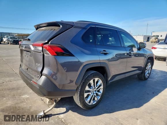 ✅ 2020 Toyota RAV4 XLE Premium • VIN: 2T3C1RFV8LW079340 • Lot: 92096935. Listed on Copart with 64,548 mi. Free auction sales archive from the USA and detailed vehicle history report at DreamBid. Image 3.