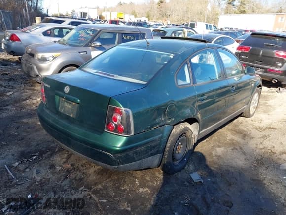 ✅ 2001 Volkswagen Passat • VIN: WVWAC63B51E005033 • Lot: 41690522. Wystawiony na IAAI z przebiegiem 202 384 mil. Bezpłatny archiwum sprzedaży aukcyjnych z USA i szczegółowy raport historii pojazdu na DreamBid. Zdjęcie 4.