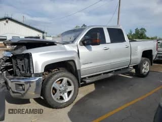 ✅ 2015 Chevrolet Silverado 2500HD LT • VIN: 1GC1KVEG7FF642786 • Lot: 56591865. Wystawiony na Copart z przebiegiem Nie podano. Bezpłatny archiwum sprzedaży aukcyjnych z USA i szczegółowy raport historii pojazdu na DreamBid. Zdjęcie 1.
