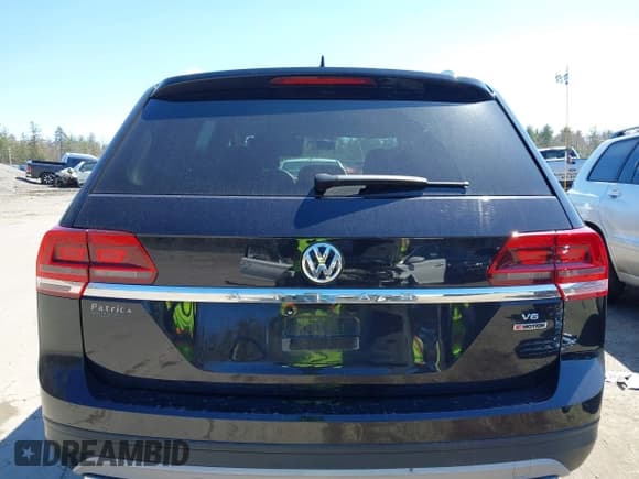 ✅ 2018 Volkswagen Atlas S • VIN: 1V2GR2CA2JC555406 • Lot: 42017719. Wystawiony na IAAI z przebiegiem 129 157 mil. Bezpłatny archiwum sprzedaży aukcyjnych z USA i szczegółowy raport historii pojazdu na DreamBid. Zdjęcie 17.