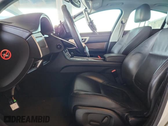 ✅ 2014 Jaguar XF T • VIN: SAJWA0ES0EPU19130 • Lot: 90946545. Wystawiony na Copart z przebiegiem Nie podano. Bezpłatny archiwum sprzedaży aukcyjnych z USA i szczegółowy raport historii pojazdu na DreamBid. Zdjęcie 7.