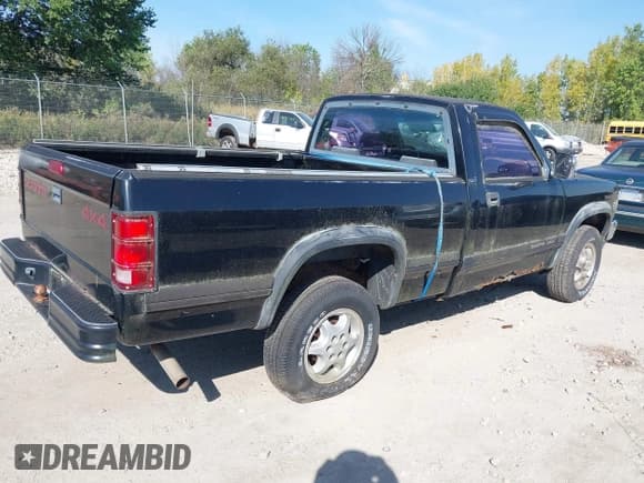 ✅ 1996 Dodge Dakota • VIN: 1B7GG26XXTS522704 • Lot: 43319567. Wystawiony na IAAI z przebiegiem 244 mil. Bezpłatny archiwum sprzedaży aukcyjnych z USA i szczegółowy raport historii pojazdu na DreamBid. Zdjęcie 4.