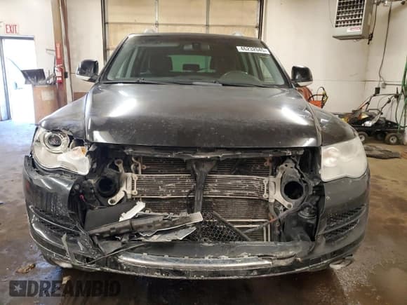 ✅ 2010 Volkswagen Touareg V6 • VIN: WVGFK7A90AD002718 • Lot: 46232045. Wystawiony na Copart z przebiegiem 219 452 mil. Bezpłatny archiwum sprzedaży aukcyjnych z USA i szczegółowy raport historii pojazdu na DreamBid. Zdjęcie 5.