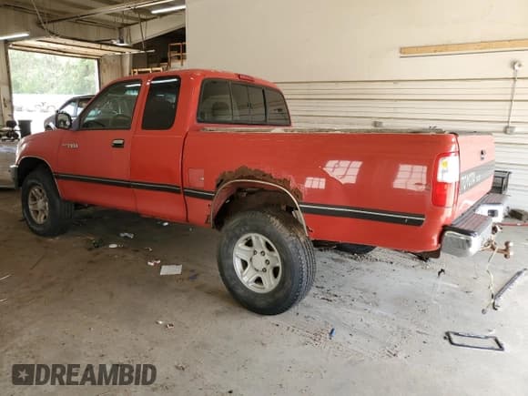 ✅ 1997 Toyota T100 SR5 • VIN: JT4UN24D8V0045562 • Lot: 61867715. Wystawiony na Copart z przebiegiem 166 378 mil. Bezpłatny archiwum sprzedaży aukcyjnych z USA i szczegółowy raport historii pojazdu na DreamBid. Zdjęcie 2.