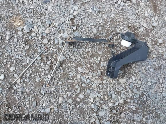 2013 Mitsubishi Outlander ES z VIN 4A4AR3AU8DE011083, wystawiony jako IAAI lot #43124485 z przebiegiem 90 264 mil mil oraz . Historia ofert i sprzedaży dostępna na DreamBid. Obrazek 12.