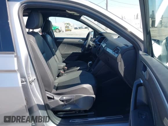 ✅ 2024 Volkswagen Tiguan SE R-Line Black • VIN: 3VVCB7AX3RM226105 • Lot: 43125696. Listed on IAAI with 4,118 mi. Free auction sales archive from the USA and detailed vehicle history report at DreamBid. Image 5.