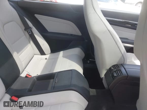 ✅ 2016 Mercedes-Benz E 400 • VIN: WDDKJ6FB7GF318678 • Lot: 42080377. Listed on IAAI with 59,450 mi. Free auction sales archive from the USA and detailed vehicle history report at DreamBid. Image 8.