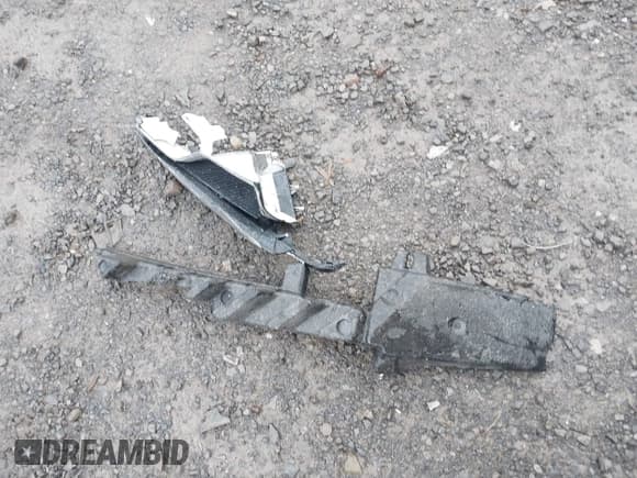 ✅ 2017 Chevrolet Impala LT • VIN: 2G1105S38H9145452 • Lot: 43513810. Wystawiony na IAAI z przebiegiem 93 271 mil. Bezpłatny archiwum sprzedaży aukcyjnych z USA i szczegółowy raport historii pojazdu na DreamBid. Zdjęcie 12.