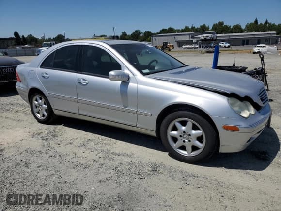 ✅ 2001 Mercedes-Benz C 230/260/280/320 • VIN: WDBRF61J01F089548 • Lot: 58216075. Wystawiony na Copart z przebiegiem Nie podano. Bezpłatny archiwum sprzedaży aukcyjnych z USA i szczegółowy raport historii pojazdu na DreamBid. Zdjęcie 4.