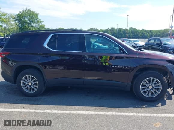 ✅ 2022 Chevrolet Traverse LT • VIN: 1GNEVHKW1NJ123001 • Lot: 42672210. Wystawiony na IAAI z przebiegiem 39 196 mil. Bezpłatny archiwum sprzedaży aukcyjnych z USA i szczegółowy raport historii pojazdu na DreamBid. Zdjęcie 13.