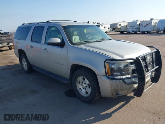 ✅ 2009 Chevrolet Suburban 2LT • VIN: 1GNFK26389R190745 • Lot: 43252001. Wystawiony na IAAI z przebiegiem 238 572 mil. Bezpłatny archiwum sprzedaży aukcyjnych z USA i szczegółowy raport historii pojazdu na DreamBid. Zdjęcie 1.