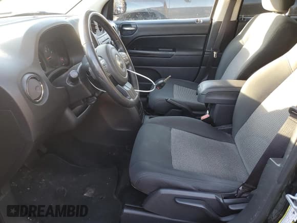 ✅ 2013 Jeep Compass Latitude • VIN: 1C4NJDEB7DD140209 • Lot: 90925735. Wystawiony na Copart z przebiegiem 149 144 mil. Bezpłatny archiwum sprzedaży aukcyjnych z USA i szczegółowy raport historii pojazdu na DreamBid. Zdjęcie 7.