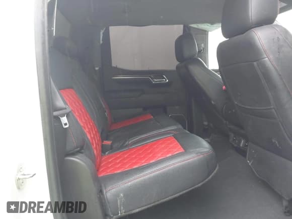 ✅ 2023 Chevrolet Silverado 1500 RST • VIN: 1GCUDEE83PZ170084 • Lot: 43150488. Wystawiony na IAAI z przebiegiem 44 803 mil. Bezpłatny archiwum sprzedaży aukcyjnych z USA i szczegółowy raport historii pojazdu na DreamBid. Zdjęcie 8.