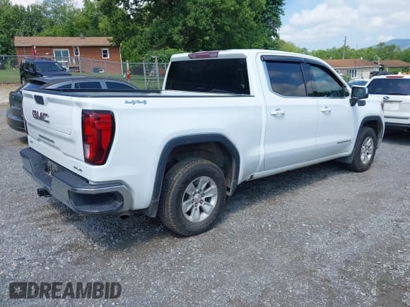 ✅ 2022 GMC Sierra 1500 SLE • VIN: 3GTP9BEK0NG123066 • Лот: 42613017. Опубликован ранее на IAAI с пробегом 181 213 миль. Бесплатный доступ к архиву аукционных продаж из США и подробный отчёт об истории автомобиля на DreamBid. Изображение 4.