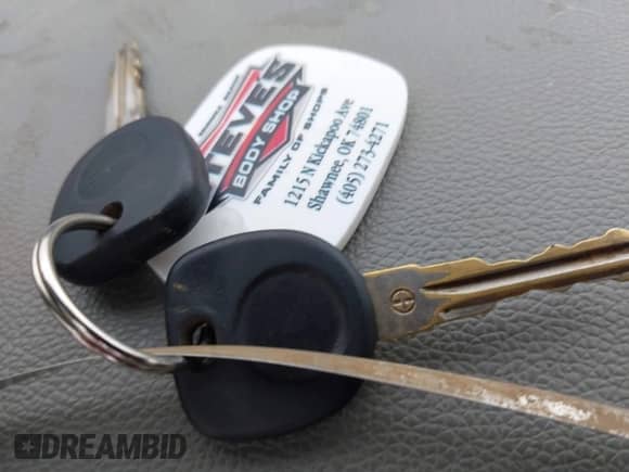 2008 Chevrolet Silverado 1500 Work Truck z VIN 1GCEC14X58Z115601, wystawiony jako IAAI lot #42134593 z przebiegiem 213 219 mil mil oraz . Historia ofert i sprzedaży dostępna na DreamBid. Obrazek 11.