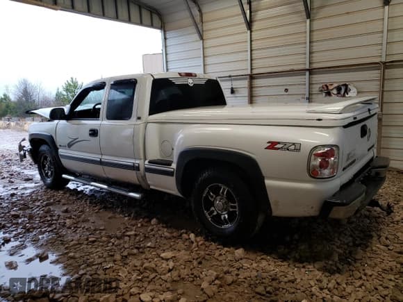 ✅ 2001 Chevrolet Silverado 1500 LS • VIN: 2GCEK19T611253722 • Лот: 48213714. Опубликован ранее на Copart с пробегом 276 857 миль. Бесплатный доступ к архиву аукционных продаж из США и подробный отчёт об истории автомобиля на DreamBid. Изображение 2.