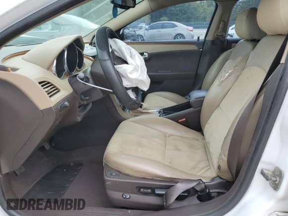 2012 Chevrolet Malibu 2LT z VIN 1G1ZD5E05CF383249, wystawiony jako Copart lot #68047944 z przebiegiem 139 234 mil mil oraz Czysty tytuł • Clean title. Historia ofert i sprzedaży dostępna na DreamBid. Obrazek 7.