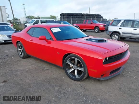 ✅ 2015 Dodge Challenger R/T • VIN: 2C3CDZAT9FH914013 • Lot: 43288641. Wystawiony na IAAI z przebiegiem 61 922 mil. Bezpłatny archiwum sprzedaży aukcyjnych z USA i szczegółowy raport historii pojazdu na DreamBid. Zdjęcie 1.