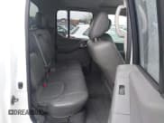 ✅ 2010 Nissan Frontier SE • VIN: 1N6AD0ER0AC435548 • Lot: 41793755. Wystawiony na IAAI z przebiegiem 126 934 mil. Bezpłatny archiwum sprzedaży aukcyjnych z USA i szczegółowy raport historii pojazdu na DreamBid. Zdjęcie 8.