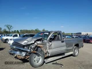 1999 Chevrolet Silverado 2500 с VIN 1GCGK24U9XE188824, выставлен на аукционе Copart как лот 55236215 с пробегом Не указан миль и Списание • Salvage title. История ставок и продаж доступна на DreamBid. Изображение 1.